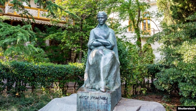 Крим. Пам&rsquo;ятник Лесі Українці в Ялті біля Музею Лесі Українки (архівна світлина). Письменниця провела в Ялті два роки