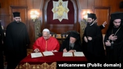 Пресслужба Вселенського патріархату повідомила про візит Лева (ліворуч) до Туреччини та зустріч із Варфоломієм