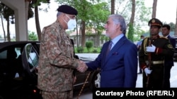 General Qamar Javed Bajwa, Pakistan's chief of army staff, met with Chairman of the High Council for National Reconciliation of Afghanistan Abdullah Abdullah in Kabul on May 10.