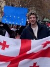 Studenții și seniorii georgieni își manifestă solidaritatea la protestele pro-europene Studenții și seniorii georgieni își manifestă solidaritatea la protestele pro-europene