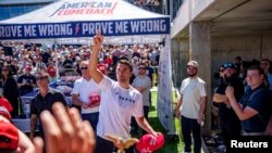 ჩარლი კირკი გარდაიცვალა.