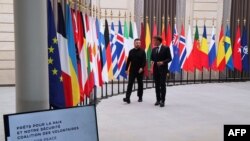 Илустрација - Володимир Зеленски и Емануел Макрон во Елисејската палата на 4 септември 2025