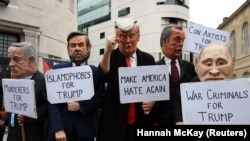 Demonstranti koji nose maske učestvuju u protestu "Trump nije dobrodošao" tokom državne posjete američkog predsjednika Donalda Trumpa i prve dame Melanije Trump Londonu, Velika Britanija, 17. septembra 2025.