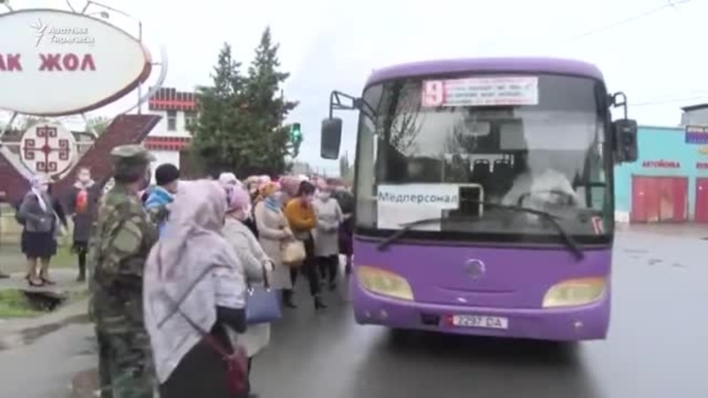 Жалал-Абад: автобус күткөн дарыгерлер
