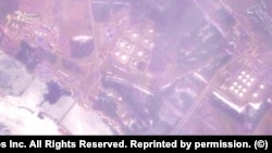 Продолжающийся пожар в порту Усть-Луга Ленинградской области на спутниковом снимке Planet, сделанном 26 марта 2026 года