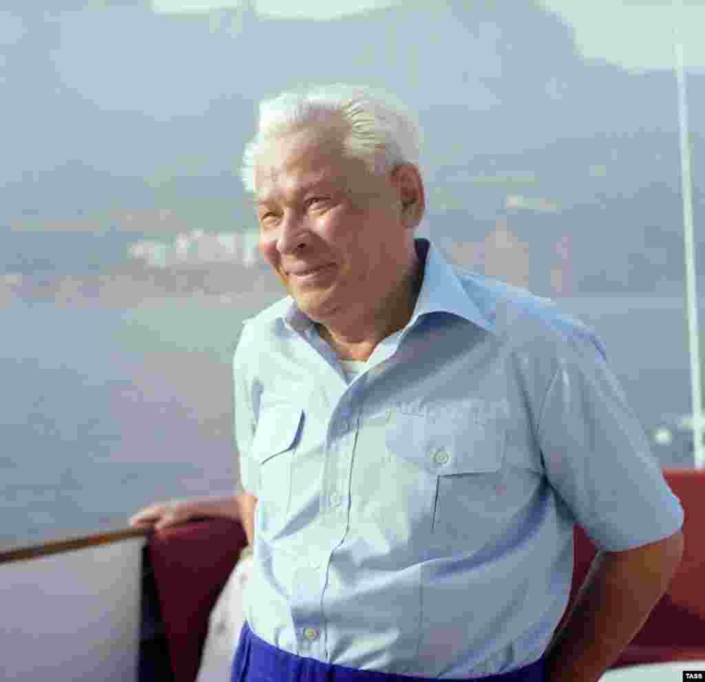 Qırım. Konstantin Ustinoviç Çernenko, 1980 senesi