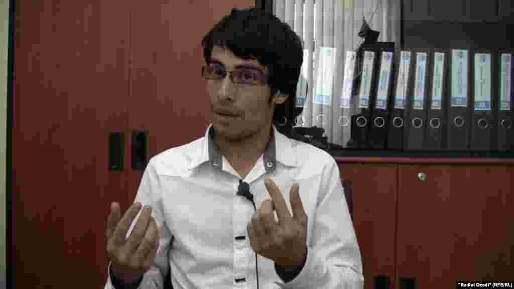 Шаҳрванди афғон Ҳамидуллоҳи Абдулманонро дар Душанбе ба қаллобӣ дар қиболи 30 довталаби таҳсил аз Нигерия айбдор мекунанд.