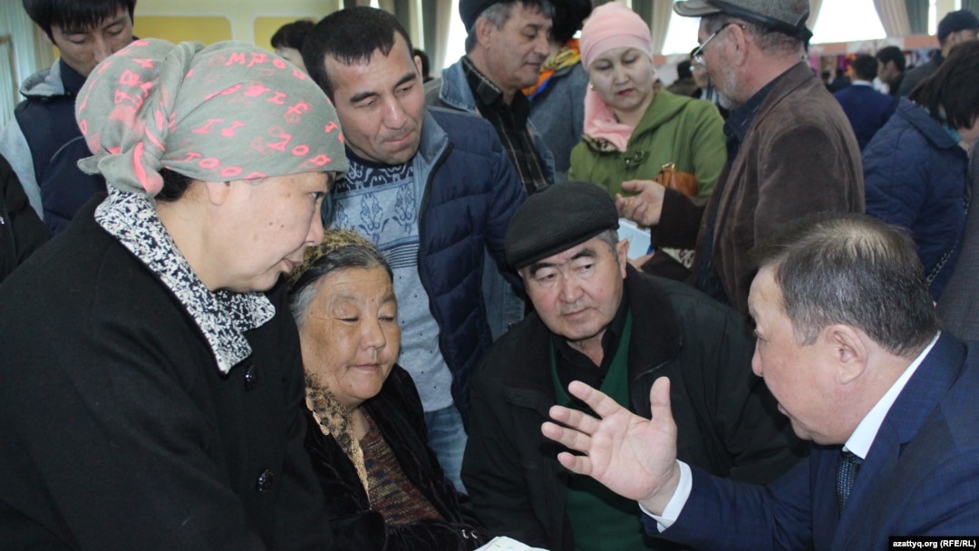 Жас жұбайлар мен үлкен ерлі-зайыптылардың порносын қараңыз