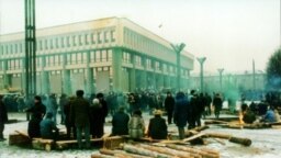 Ля будынку ВС Літвы, студзень 1991 г.