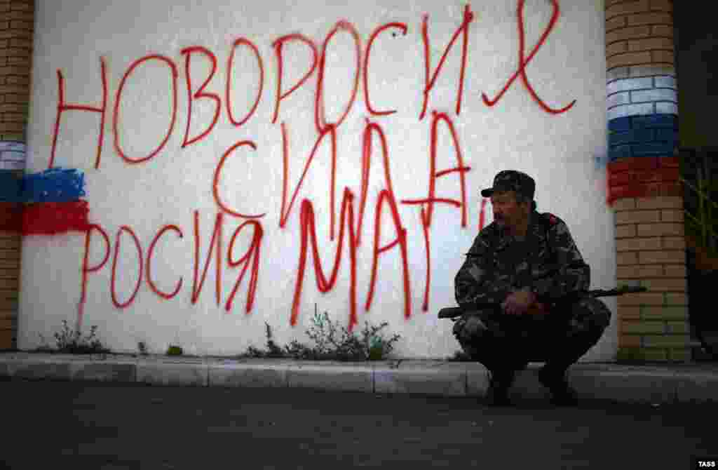 A pro-Russia militant guards a checkpoint near the village of Metallist in eastern Ukraine&#39;s Luhansk region on June 23. (ITAR-TASS/ Stanislav Krasilnikov) 