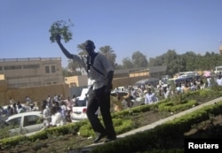 Декабрь 2012 года. Одна из последних протестных демонстраций в Хартуме - в связи с убийством военными четверых студентов из Дарфура
