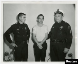 Лі Харві Освальд, абвінавачаны ў забойстве прэзыдэнта Джона Кенэдзі. 1963