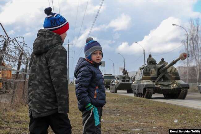 Росія. Єкатеринбург – самохідна артилерійська установка «Мста-С»