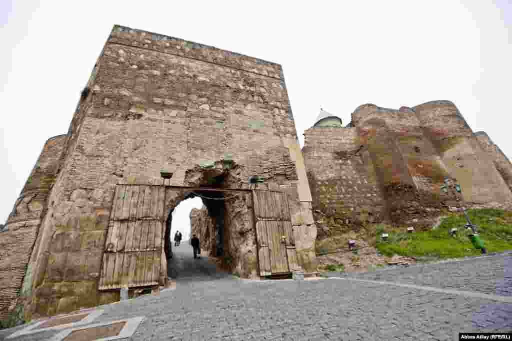 Qalanın əsas giriş qapısı.