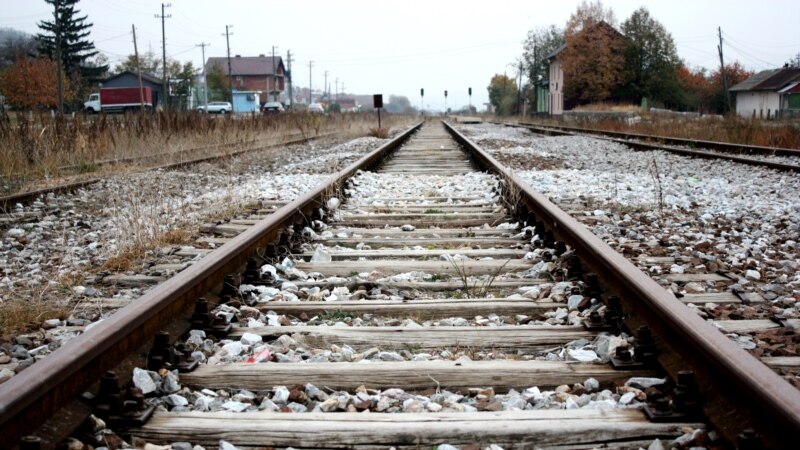 Emërohen zyrtarët që do të negociojnë linjën hekurudhore Prishtinë-Beograd  