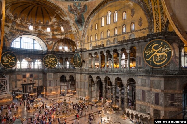 Современные интерьеры собора Святой Софии в Стамбуле