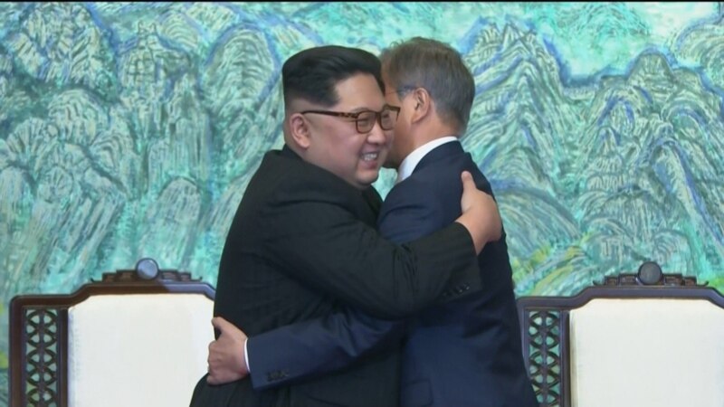 Лидерите на Северна и Јужна Кореја со декларација за денуклеаризација 