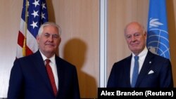 ABŞ dövlət katibi Rex Tillerson (solda) və BMT-nin Suriya üzrə xüsusi elçisi Staffan de Mistura Cenevrədə görüşüblər