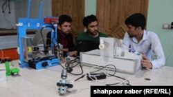 تلاش جوانان هرات برای ساخت دستگاه تنفس مصنوعی 