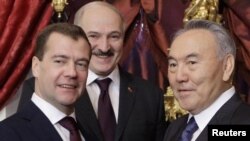 Претседателите на Русија, Белорусија и Казахстан - Дмитри Медведев, Александар Лукашенко и Нурсултан Назарбаев.