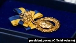 Почесний знак лауреата Національної премії імені Тараса Шевченка