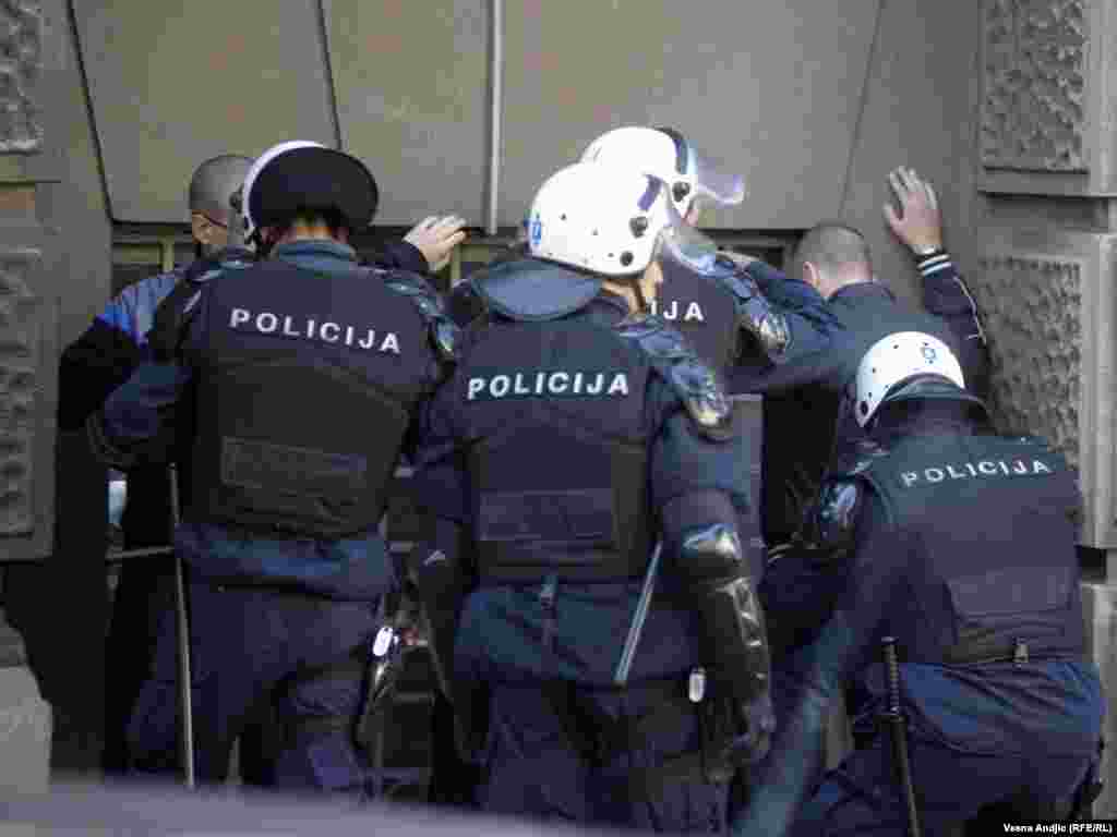 Protestom u Beogradu LGBT populacija zatražila je da se konačno zaustavi nasilje prema njima, 19. oktobar 2011.