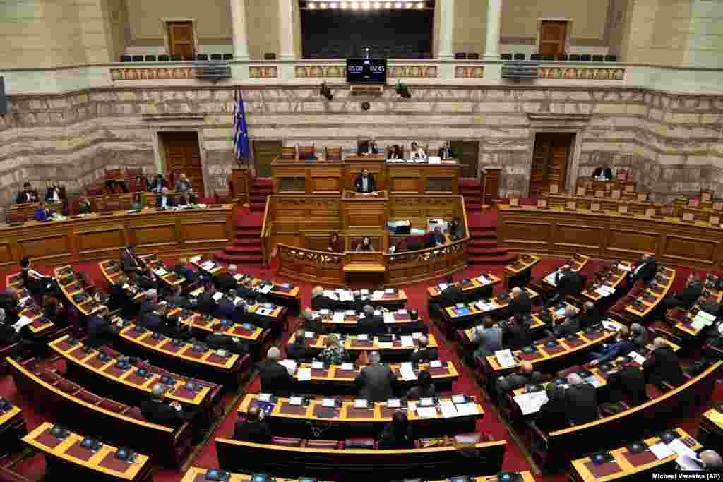 ГРЦИЈА - Меморандум за забрзување на процесот на интеграција на Северна Македонија во ЕУ, Меморандум за формирање на Координативен комитет за економска соработка и Техничка спогодба за надгледување на FIR Скопје, се трите потпишани меморандуми меѓу Северна Македонија и Грција што произлегуваат од Договорот од Преспа, а веќе се доставени во грчкиот Парламент и откако ќе ги поминат предвидените процедури, ќе треба да бидат ратификувани.