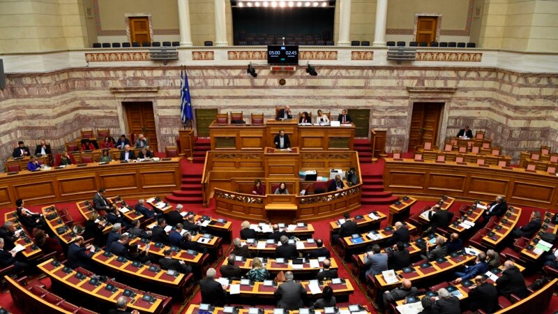 Грчките пратеници ги изгласаа измените во изборниот закон