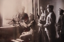 Українські бійці у приміщенні Галицького сейму. Львів, листопад 1918 року