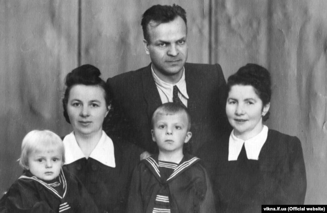 Олекса Гірник із родиною