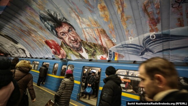 Станція метро «Осокорки» у Києві стала арт-об’єктом