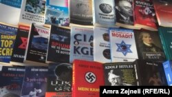 Antisemitski naslovi na Trgu Majke Tereze, Priština