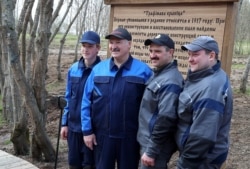 Мікалай, Аляксандар, Віктар і Дзьмітры Лукашэнкі на суботніку, 21 красавіка 2020 году