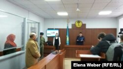 "Сирияға кетпек болды" деп айыпталған Жансая Таңатарованың соты. Қарағанды, 6 ақпан 2018 жыл.