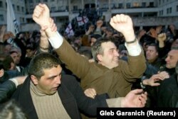 Михаил Саакашвили по време на протест пред парламента в Тбилиси, 22 ноември 2003 г.