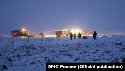 Pamja të zonës ku është rrëzuar aeroplani në Rusi