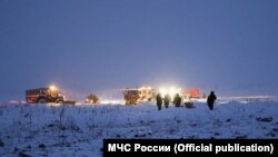 Мәскеу түбіндегі ұшақ апатқа ұшыраған аумақта жұмыс істеп жатқан құтқарушылар. 11 ақпан 2018 жыл. 