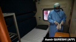Măsuri sanitare într-un vagon de tren