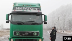 Грузовой автомобиль на российской границе. Иллюстративное фото.