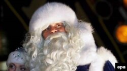 Дед Мороз для россиян - "наш" уже только потому, что он - не Санта Клаус. А Дед Мороз вместе со Снегурочкой - это, стало быть, "Наши"