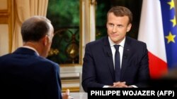 رئیس‌جمهور فرانسه گفته است که به زودی از ایران دیدار خواهد کرد.