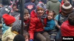 Алеппо. Эвакуацияны күткөн балдар. 17-декабрь, 2016-жыл. 