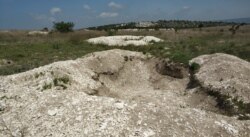 Огромные ямы, оставшиеся от «черных» археологов