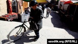 Uzbekistan - a man is returning from bazaar on bicycle, 07 April 2012