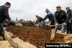 Ingroparea lui Eden Assanov, tătar răpit și ucis, Crimeea, Saki, 7 octombrie 2014