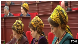 Prezident deputatlary maýa kanunlaryny kämilleşdirmäge çagyrýar, ÝÖDB Aşgabada berjek karzyny ýatyrýar