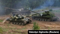 Ukrainian T-64 tanks (file photo)
