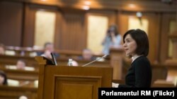 Premierul Maia Sandu ]n parlament, când a asumat responsabilitatea guvernului, 8 noiembrie 2019