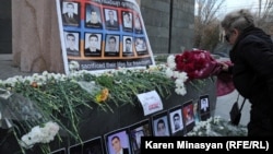 Armenia -- Opposition supporters pay tribute to victims of March 1, 2008 violence in Yerevan, 01Mar2013