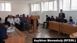 В зале суда по иску ОСДП против маслихата города Алматы. 14 апреля 2015 года. 